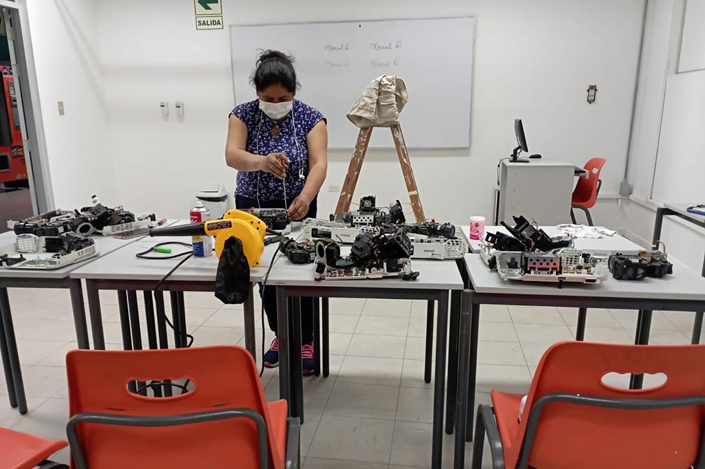 Mantenimiento y reparacion de proyectores